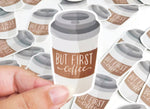 Sticker Vinyle Brillant "But First Coffee" - Café - Résistant à l'eau - Pour ordinateur, gourde, téléphone - 6,5x4cm - Autocollant décoratif
